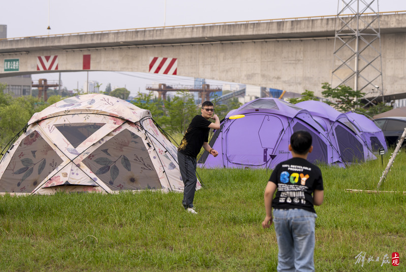 金鸡湖畔露营悲剧，帐篷内发现身亡事件