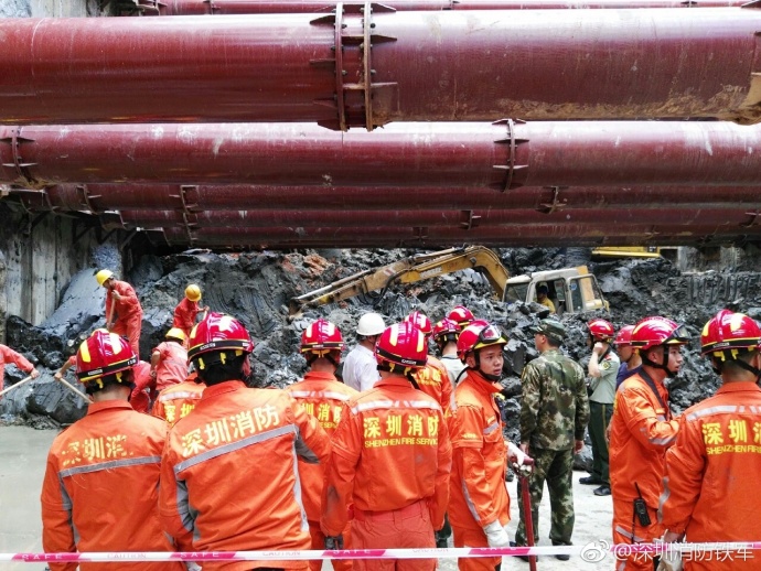 深圳施工现场地面坍塌事故揭秘，13人失联背后的深度原因探究