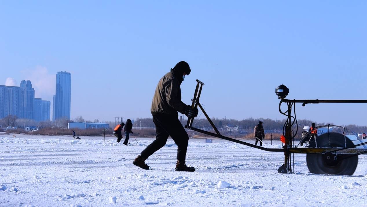 哈尔滨冰雪大世界采冰工作全面启动