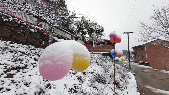 全国雪季盛宴，雪花奇幻之旅与人们的喜悦氛围