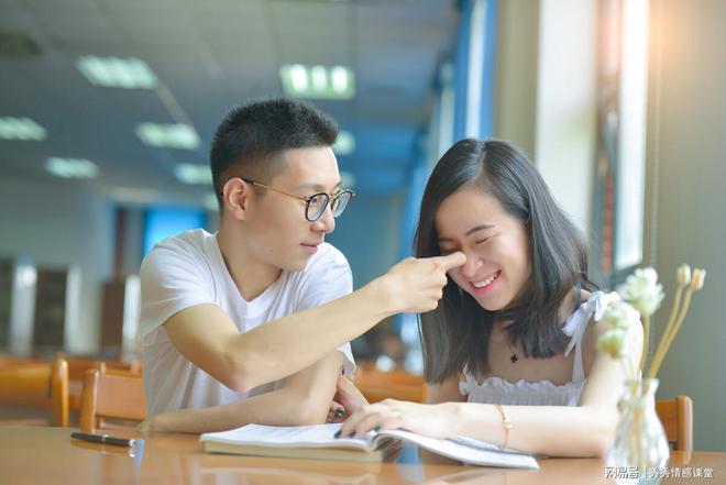 男子住女友家五年分手后续，巨额补偿金背后的法律逻辑与道德考量