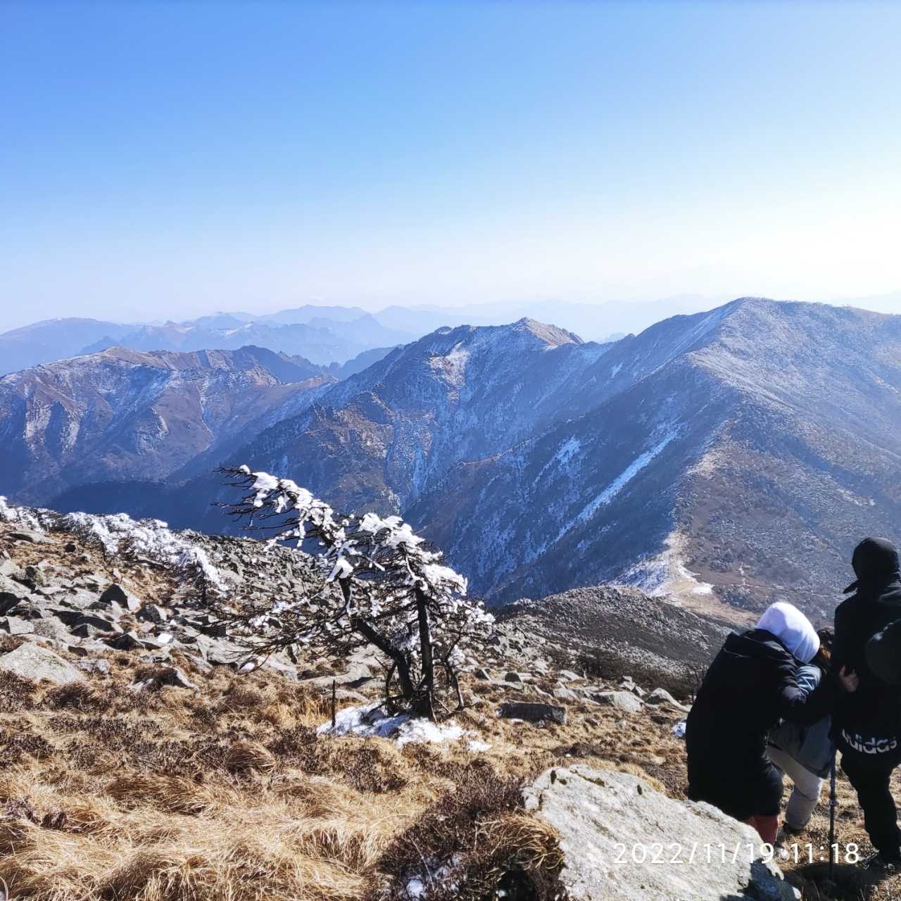 高山冰雪环境探索，冰晶顶温度与山下的温差是多少？