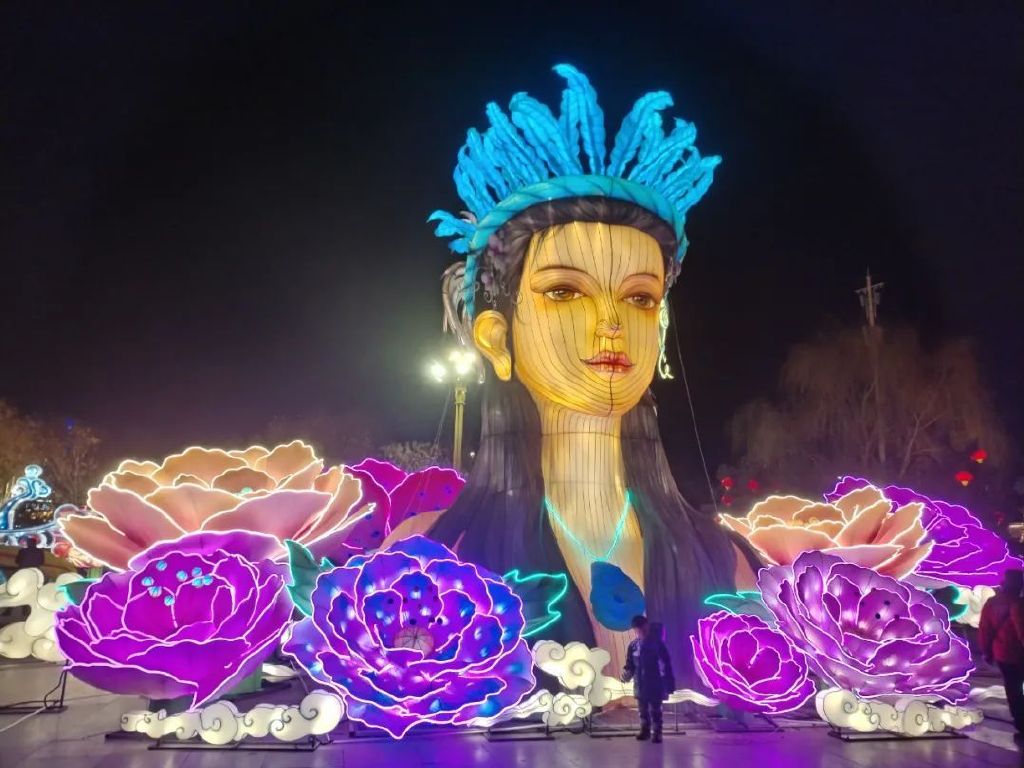 辽宁朝阳女神形象花灯争议，传统与现代审美的交锋