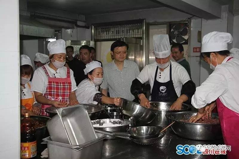 透视校园资源利用乱象，校长靠校吃校，家族式管理引发关注