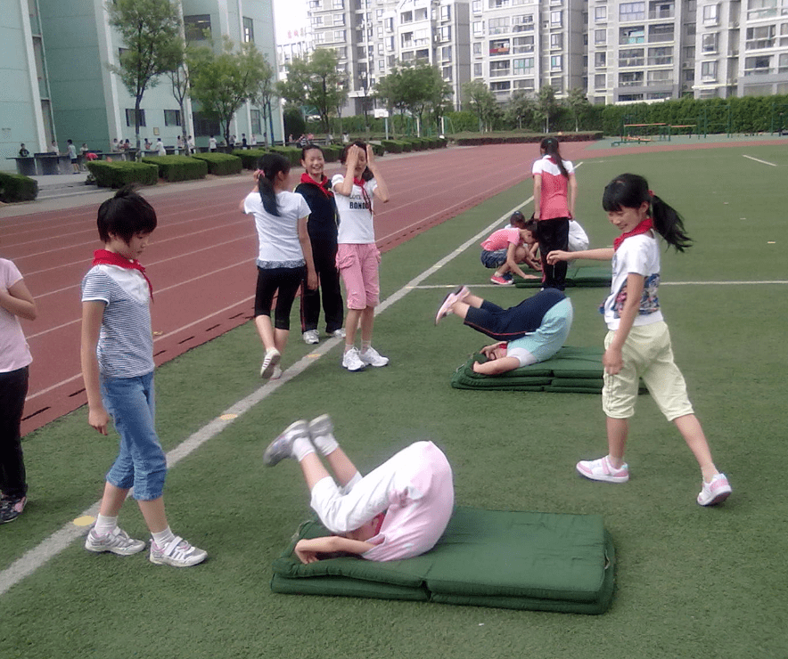 历史老师走亲戚现场变身考试现场，亲情与学业双重考验