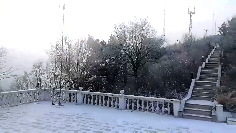 北京佛爷顶雪花纷飞开启冬日模式